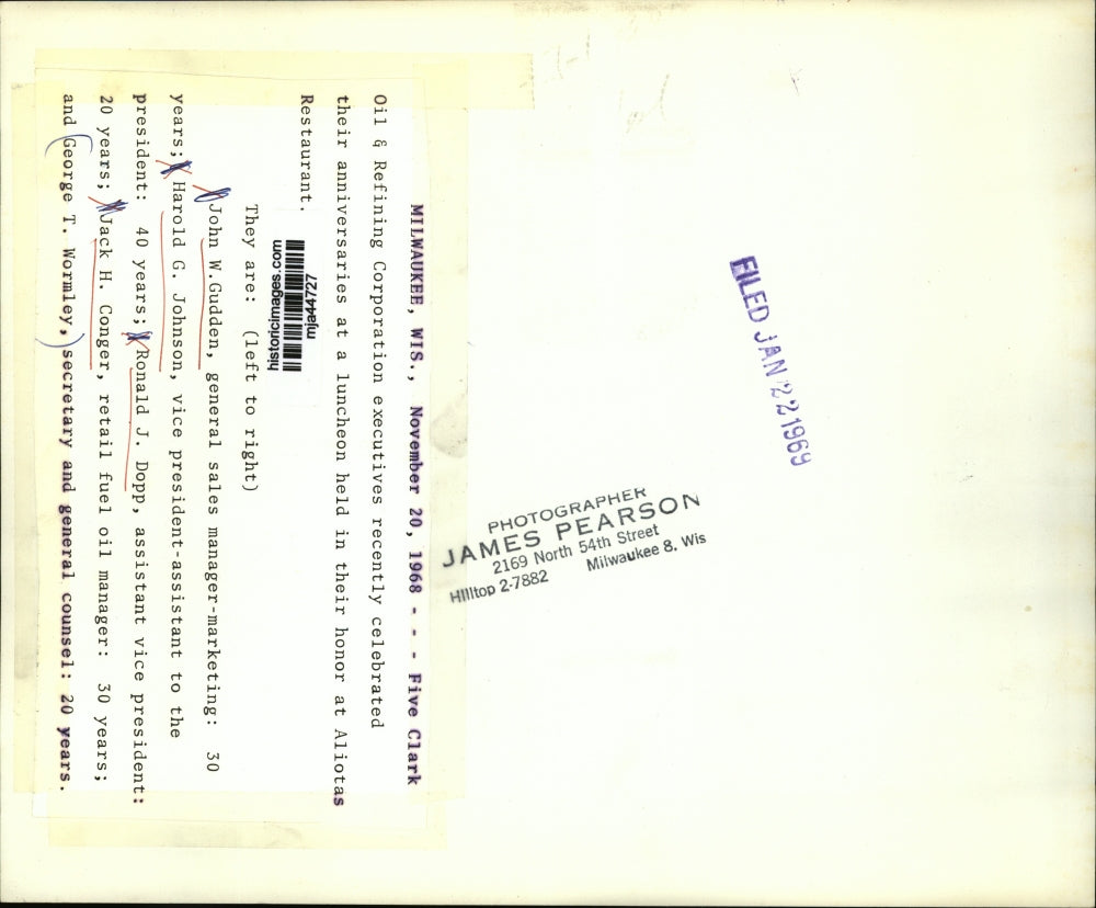 1968 Press Photo Oil Refining Corporation Executives celebrate their Anniversary