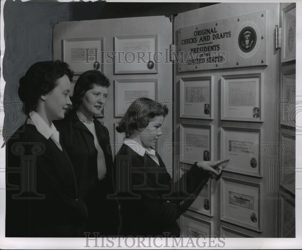 1956 Press Photo Presidential Exhibit At Marine National Exchange Bank- Historic Images