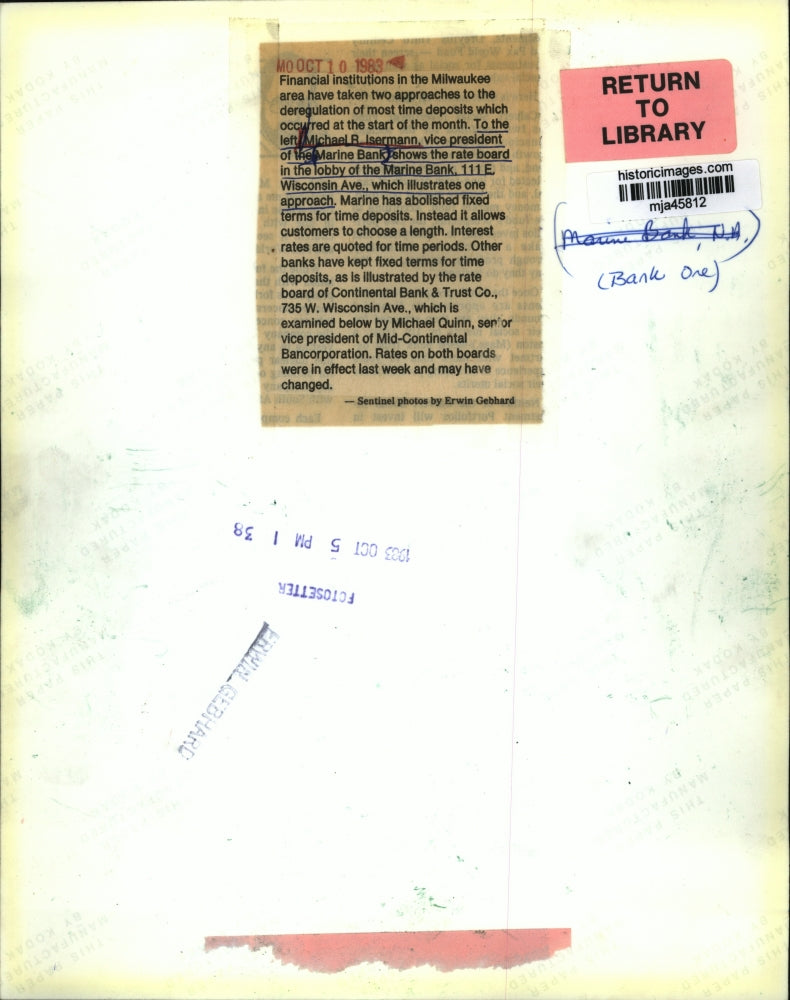 1983 Press Photo Michael Isermann, vice president Marine Bank shows rate board