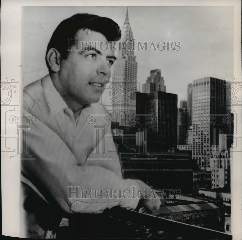 1964 Press Photo Comdian-Actor, Vaughn Meader enjoys working especially at humor- Historic Images