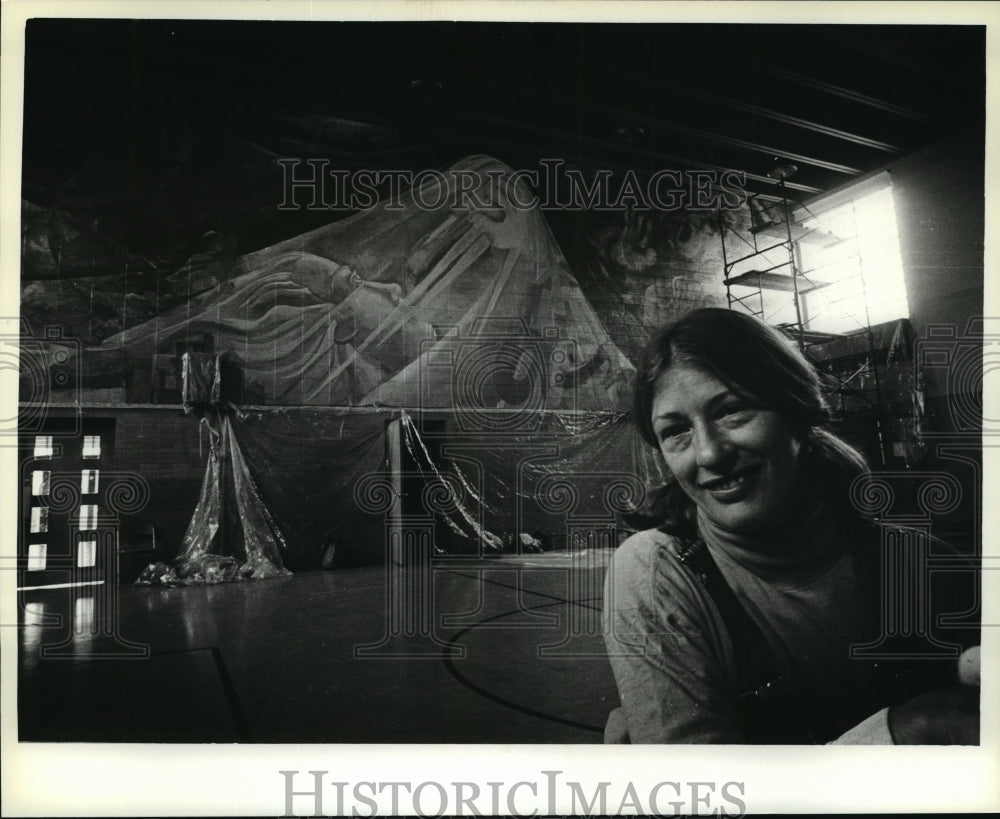 1979 Press Photo Caryl Yasko in front of mural &quot;Communication in a Community&quot;