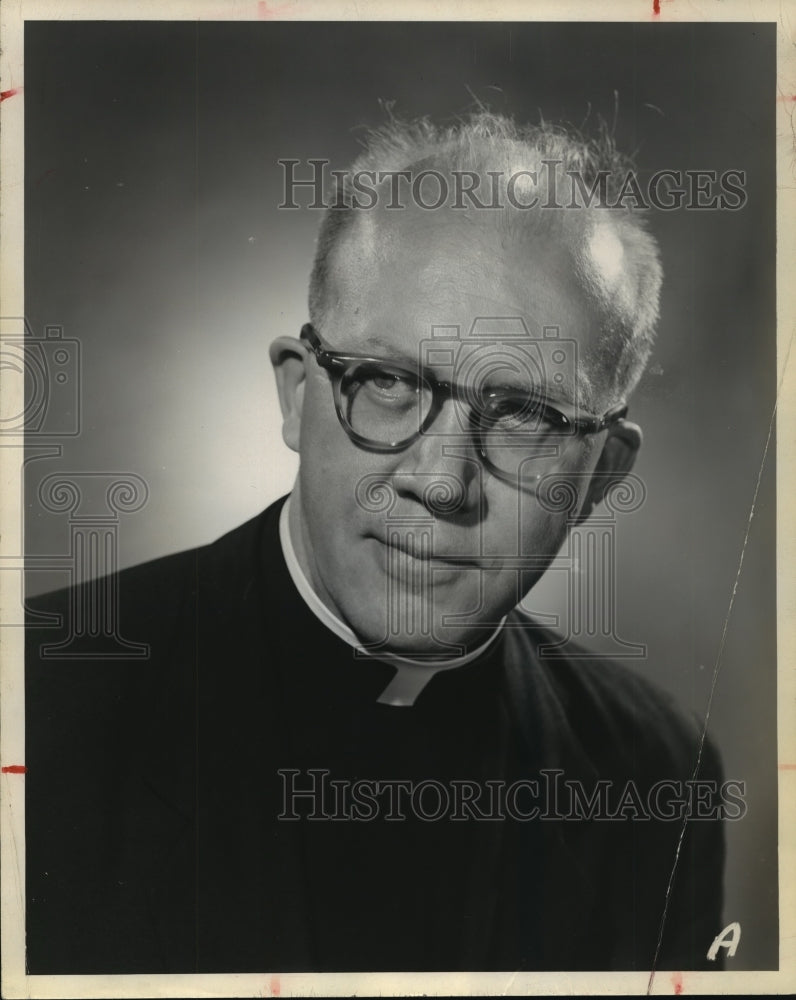 1957 Press Photo Reverend John H. Baumgaertner of Capitol Drive Lutheran Church- Historic Images