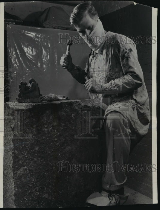 1939 Press Photo Layton Art School Student Alan Locke - mja46843- Historic Images