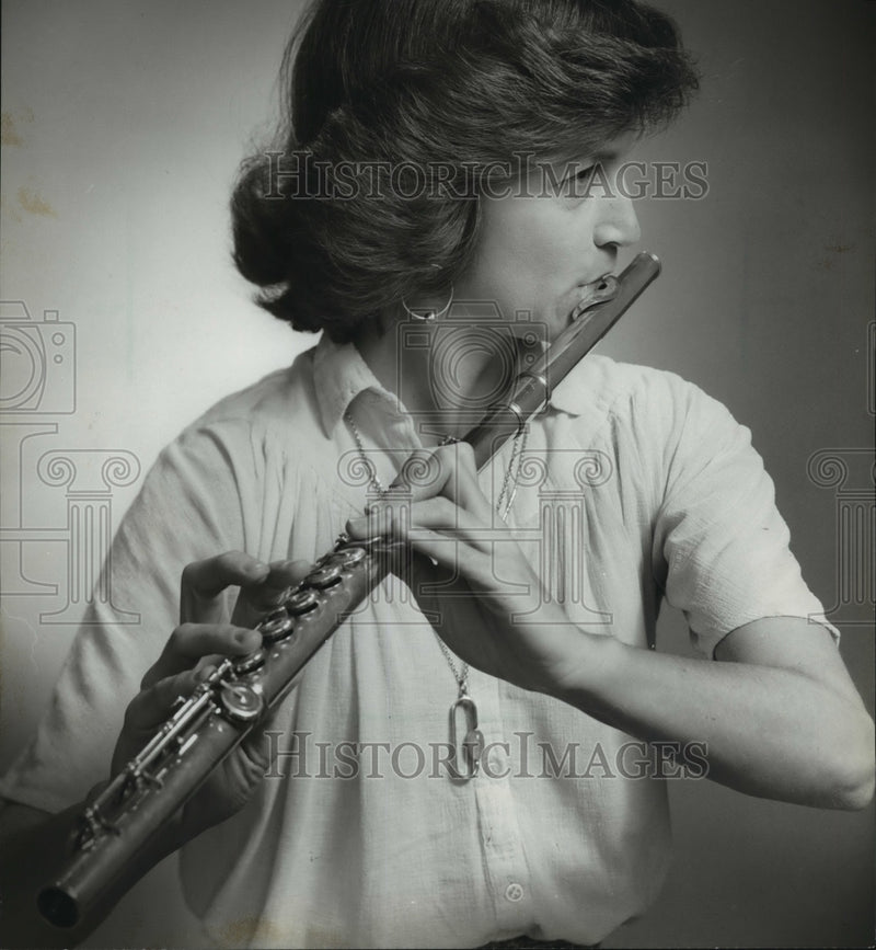 Load image into Gallery viewer, 1981 Press Photo Flutist Glenda Lathrop - mja47482
