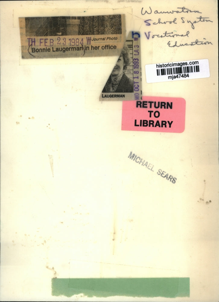 1984 Press Photo Bonnie Laugerman in her Wauwatosa Vocational School office