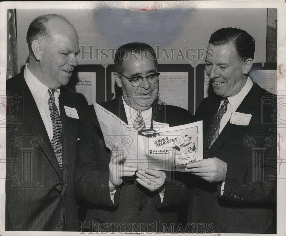 1958 Press Photo Sentinel Sports Editor Lloyd Larson discussing future programs- Historic Images