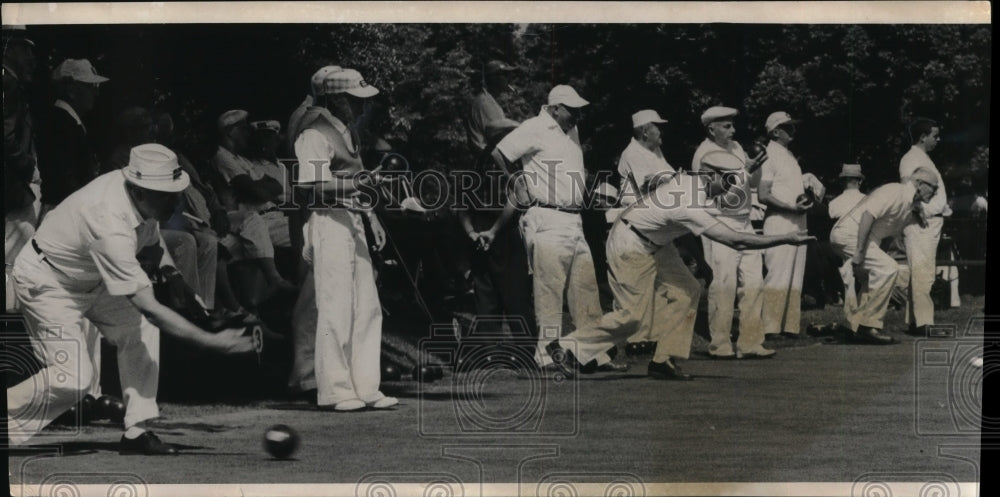 1961 Press Photo A group of men lawn bowling at Lake Park in Milwaukee, WI- Historic Images