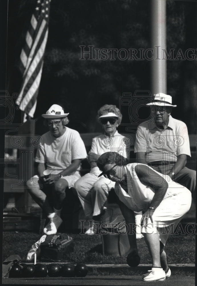 1990 Press Photo Betty Croasdaile Ready For Lawn Bowling, Milwaukee&#39;s Lake Park- Historic Images