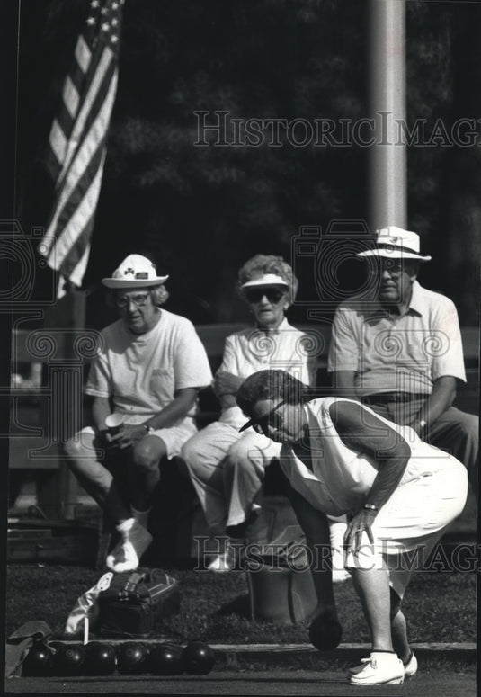 1990 Press Photo Betty Croasdaile Ready For Lawn Bowling, Milwaukee's Lake Park- Historic Images