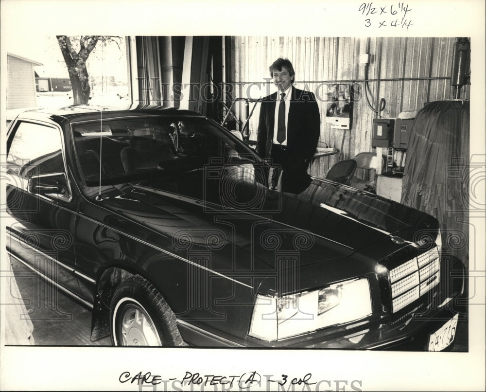 1987 Press Photo Ziebart manager Steve Geis reflects in glazed hood of car.
