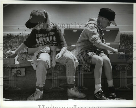 1994 Press Photo Lauren Gross and Korey Breutzmann at Camp Minikani - mja49078