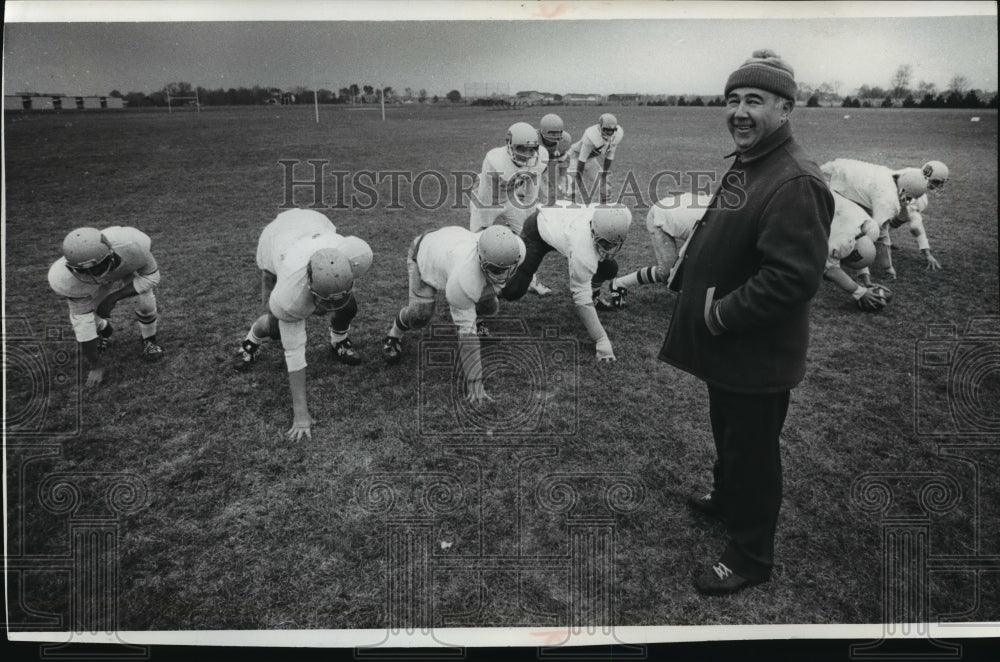 1976 Press Photo Wallace Zimmermann-Football Coach of Delavan-Darien High School- Historic Images