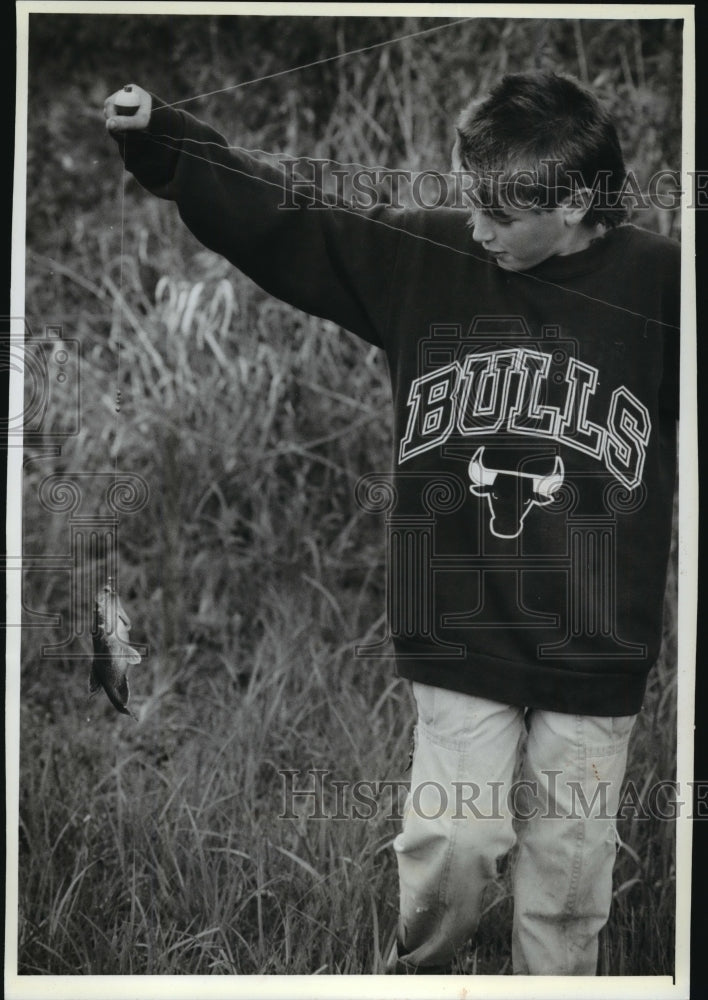 1993 Press Photo Joey Seppi Catching Rock Bass at Camp Whitcomb/Mason- Historic Images