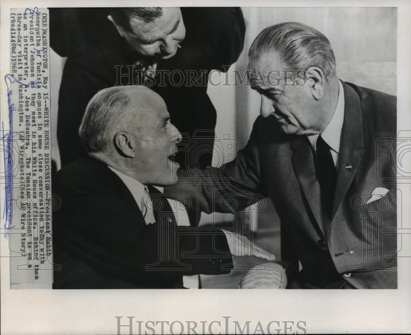 Load image into Gallery viewer, 1968 Press Photo President Johnson meets with Tunisian President Habib Bourguiba
