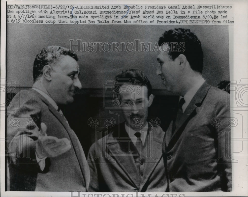 1963 Press Photo Col. Houari Boumedienne & others at a meeting in Algeria