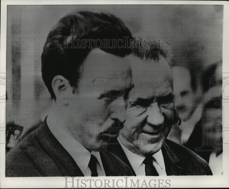 Load image into Gallery viewer, 1967 Press Photo Houari Boumedienne &amp; Alexi Kosygin greet diplomats in Moscow
