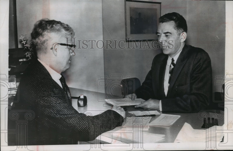 Load image into Gallery viewer, 1964 Press Photo Green Bay, Rep. John W. Byrnes and City Clerk, Clifford Centen
