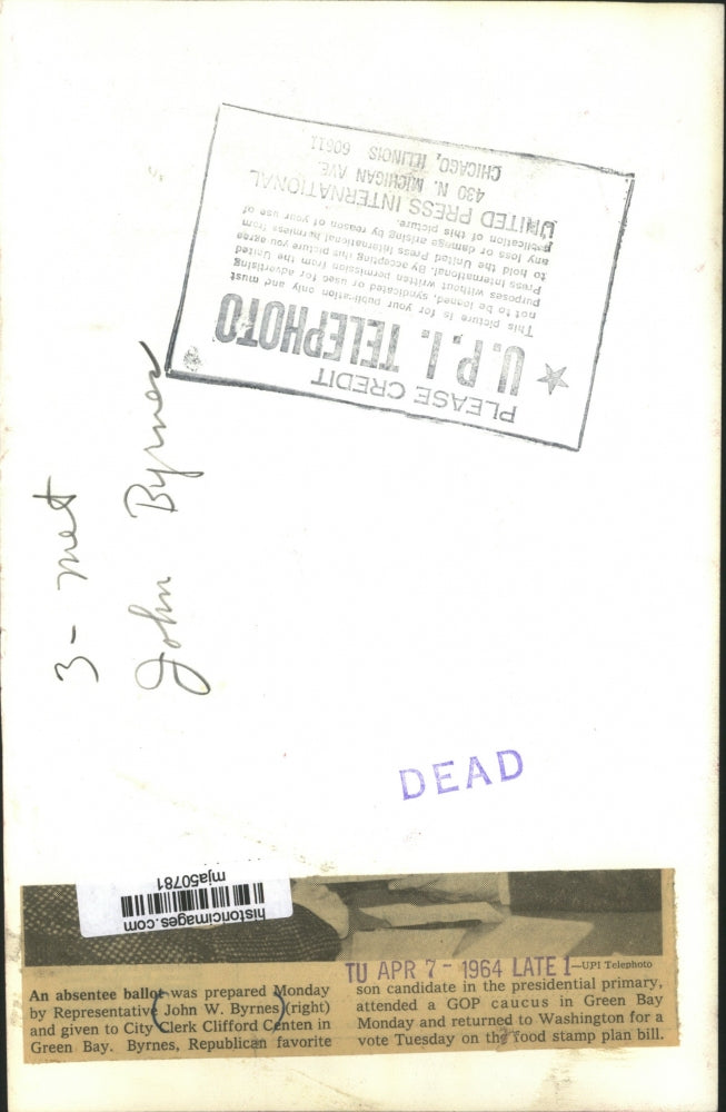 1964 Press Photo Green Bay, Rep. John W. Byrnes and City Clerk, Clifford Centen