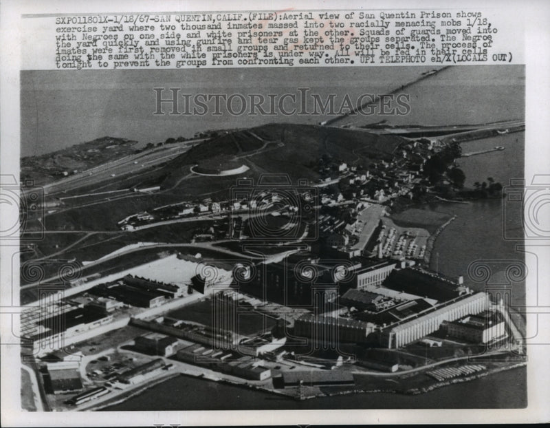 Load image into Gallery viewer, 1967 Press Photo Aerial View of San Quentin Prison exercise yard, California
