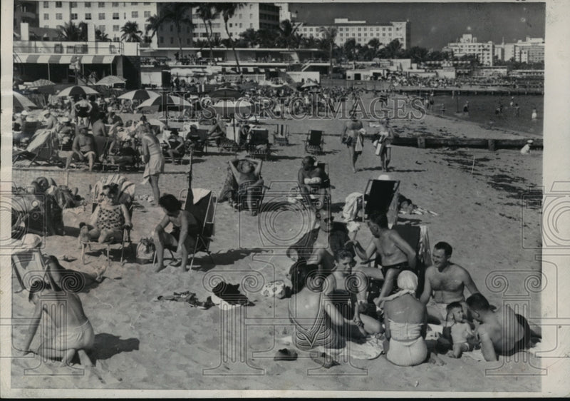 Load image into Gallery viewer, 1957 Press Photo January crowd on a public beach in Miami Beach, Florida
