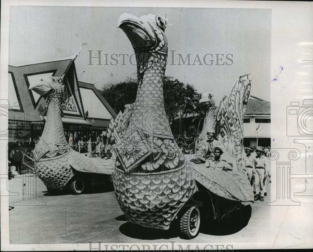 1956 Press Photo Bird vehicles called &quot;Hangsa&quot; parade in Cambodia&#39;s capital