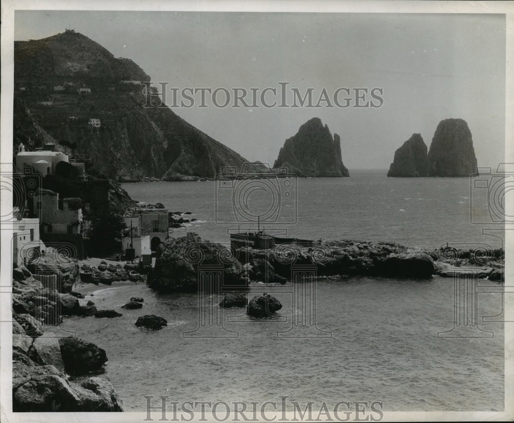 1944 Press Photo Scene from the coast of the Isle of Capri- Historic Images