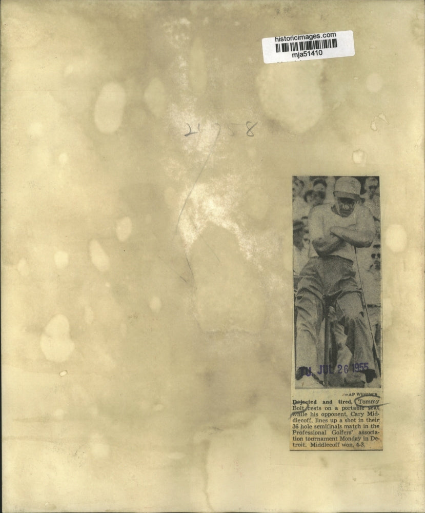 1955 Press Photo Tommy Bolt waits to line up a shot in Detroit - mja51410