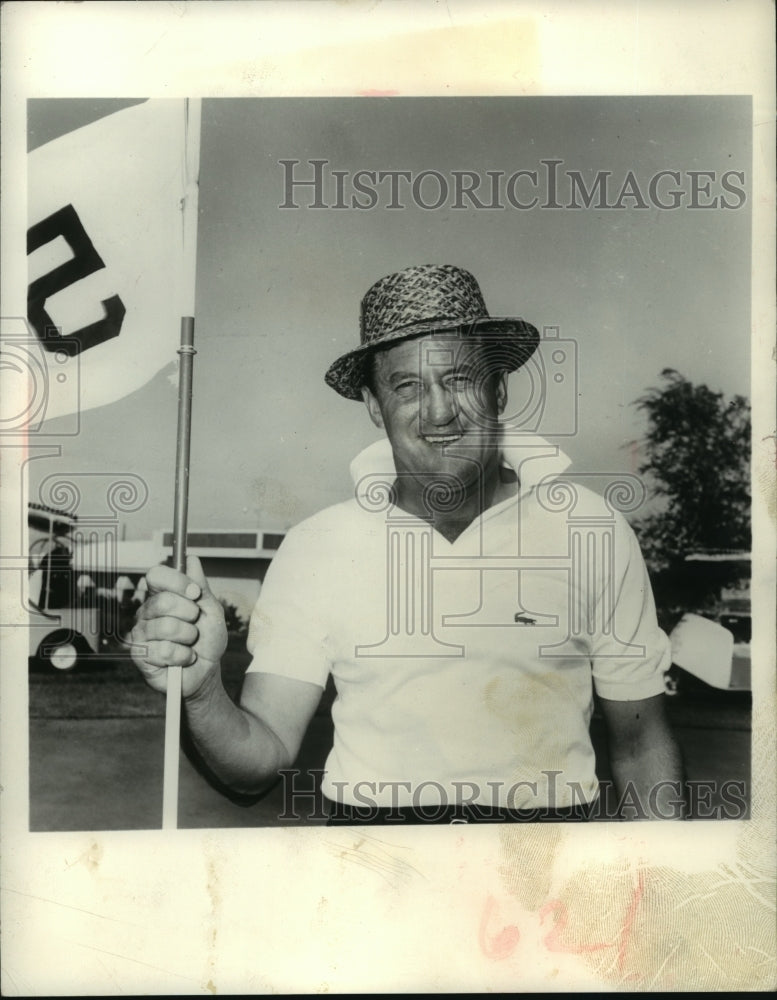 1958 Press Photo Tommy Bolt took 60 strokes for an 18-hole round- Historic Images