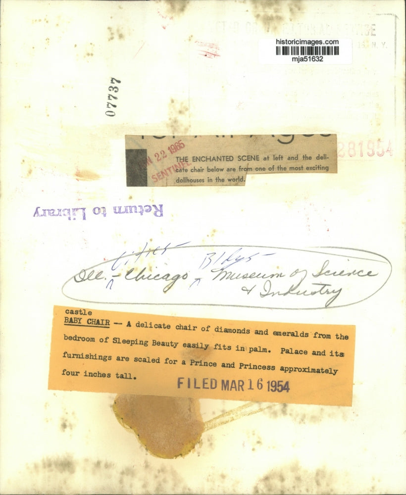 1954 Press Photo Dollhouse chair at the Chicago Museum of Science and Industry