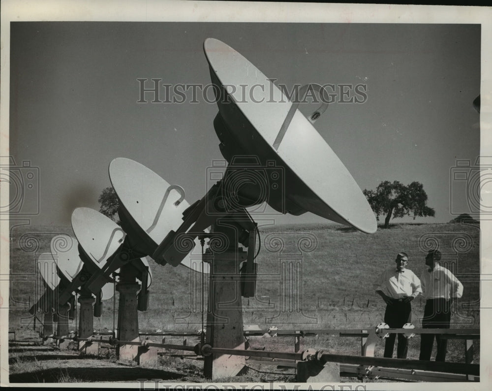 1964 Press Photo A row of antennas stood at Stanford University in California