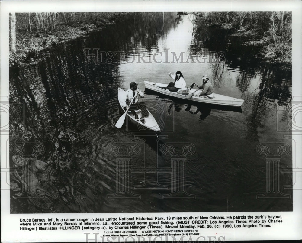 1990 Press Photo Ranger chats with a couple in Jean Lafitte National Park, La.