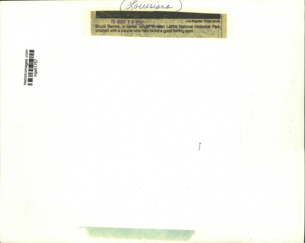 1990 Press Photo Ranger chats with a couple in Jean Lafitte National Park, La.