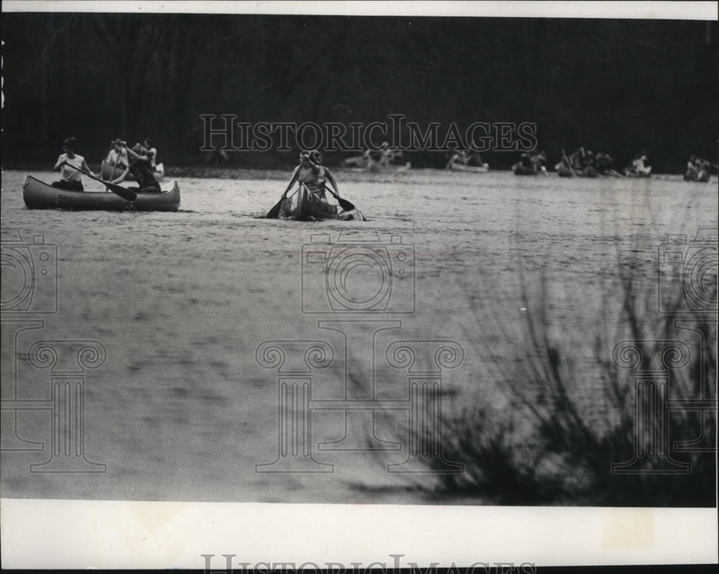 Load image into Gallery viewer, 1974 Press Photo More than 200 canoeists competed Sunday in Drownriver Canoe Run
