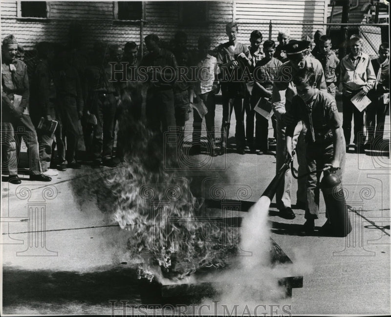 Load image into Gallery viewer, 1960 Press Photo Boy Scouts-Milwaukee, earning firemanship merit badge
