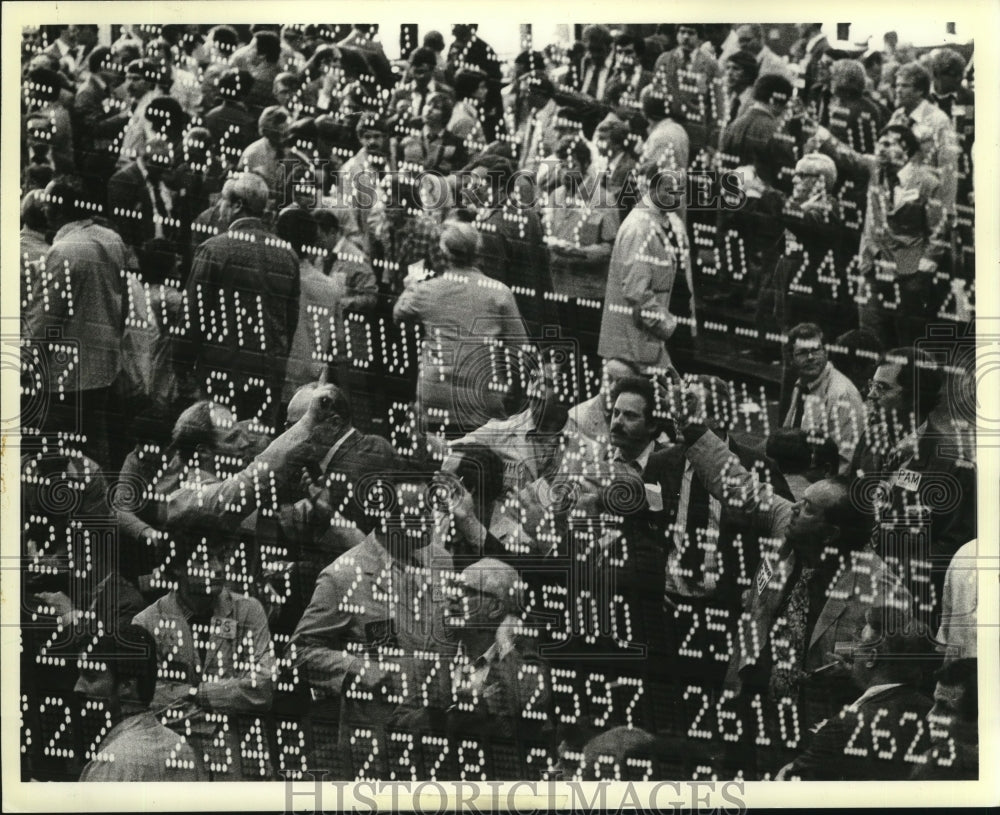 1980 Press Photo Businessmen at Chicago Board of Trade- Historic Images