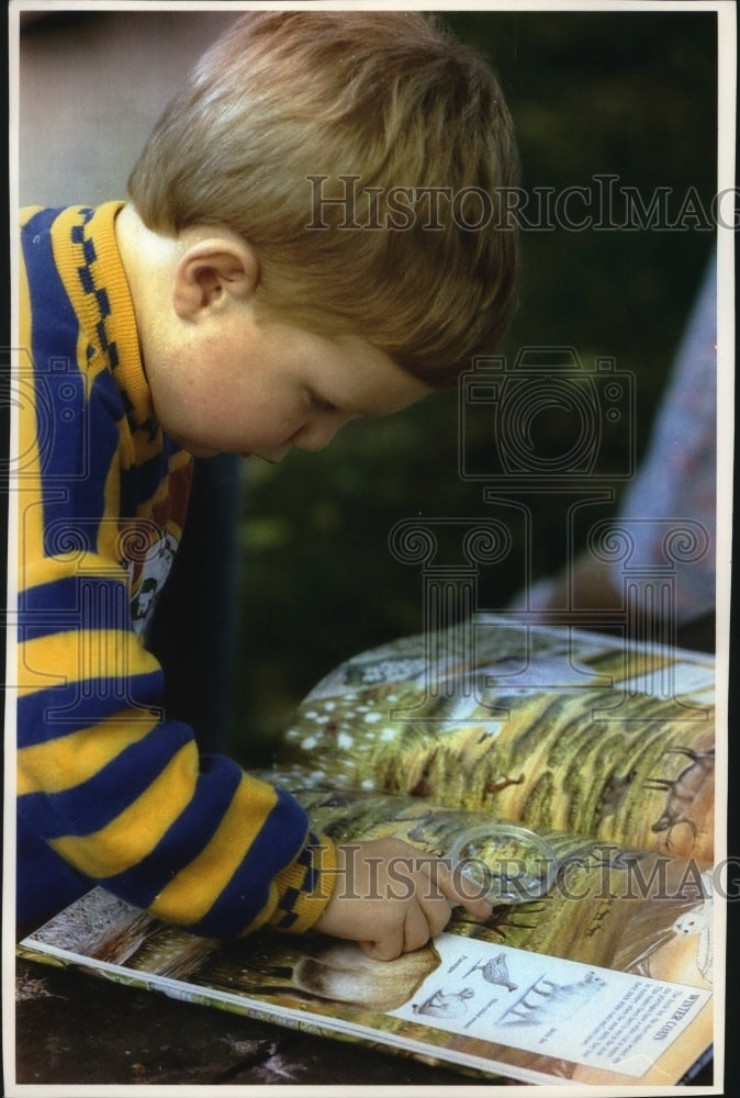 1993 Press Photo Young Reader Tries Out New Novelty Books - mja52852- Historic Images