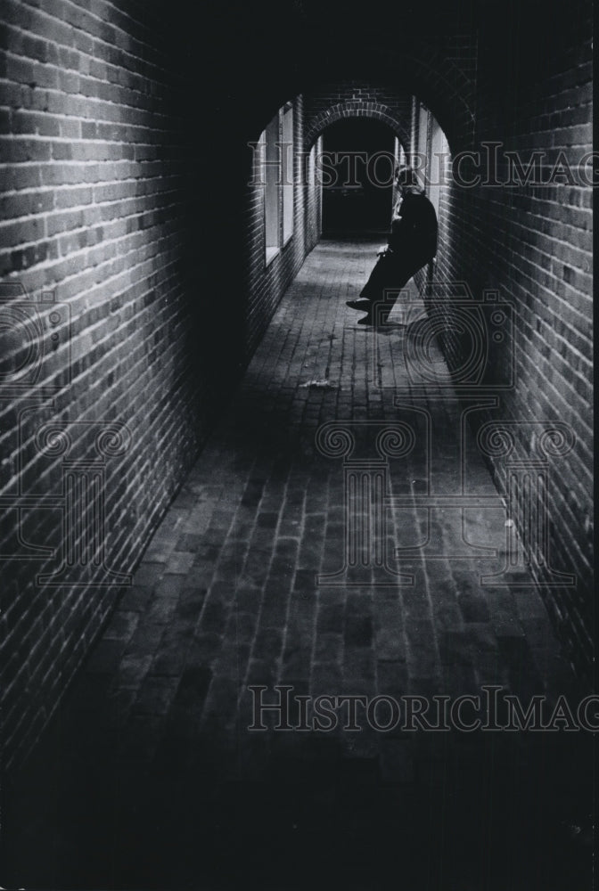 1977 Press Photo Boston, Faneuil Hall Marketplace Arched Passageway - mja52901