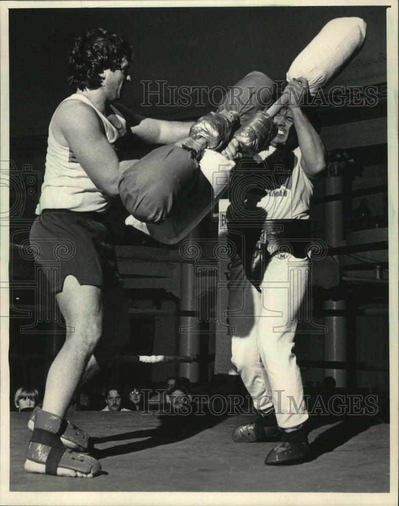 1986 Press Photo Rob Bublitz (left) and David Policht Spar at Toughman Contest- Historic Images