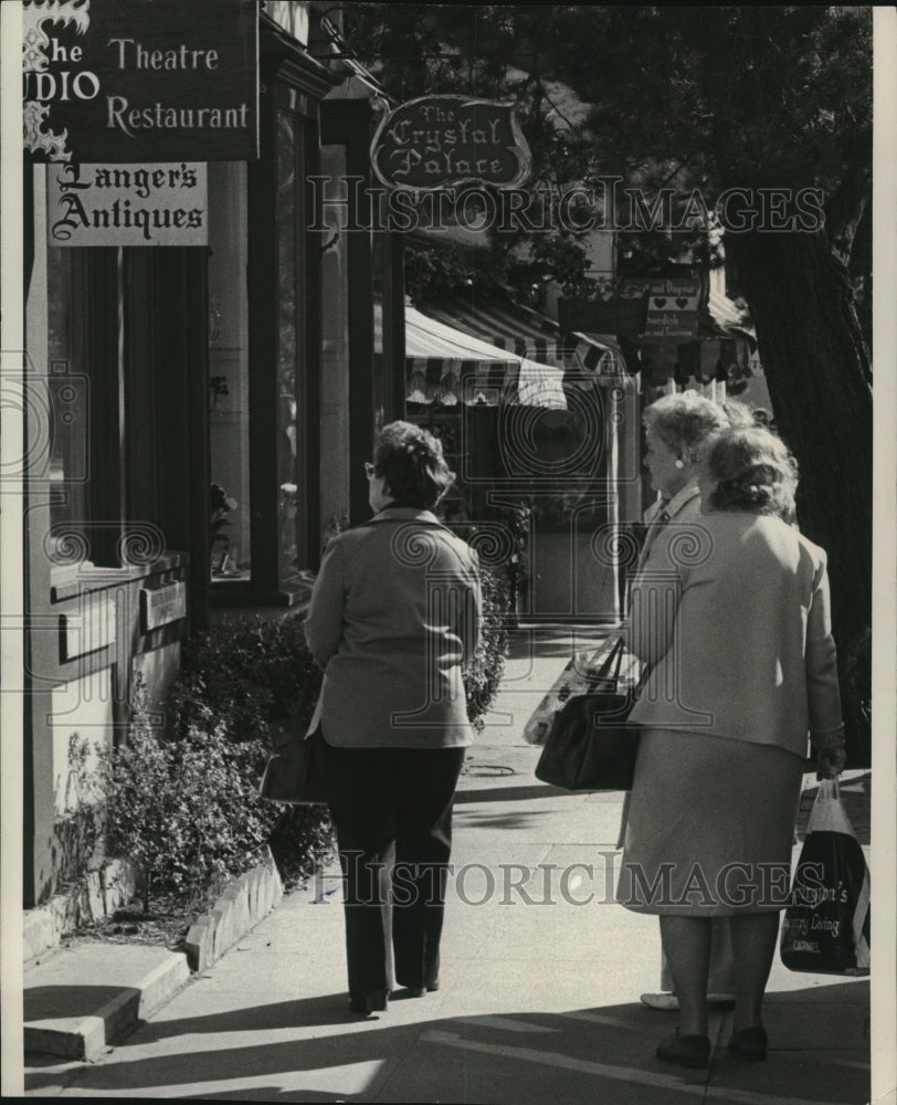 1978 Press Photo Tourists in Carmel, California Are Considered A Mixed Blessing- Historic Images