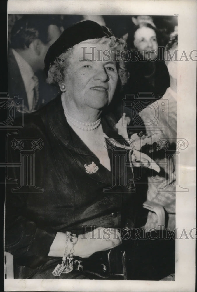 1954 Press Photo Mrs. John McGraw Wife of Giant Manager Watches the Game