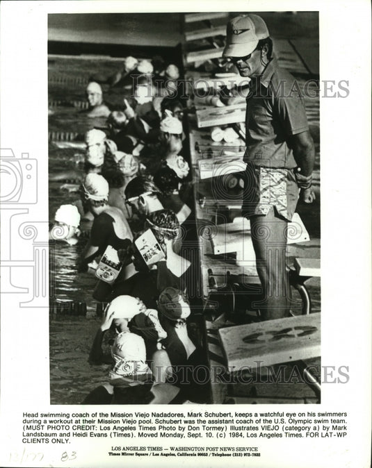1984 Press Photo Coach Mark Schubert supervising the Mission Viejo Nadadores- Historic Images
