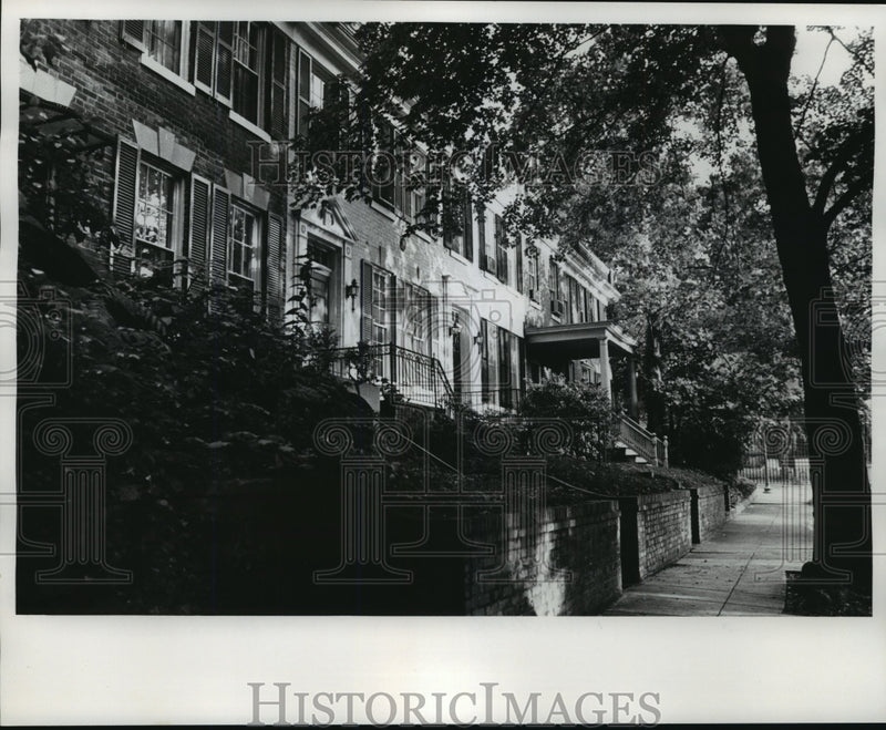 Load image into Gallery viewer, 1975 Press Photo Washington D.C. Row houses in Georgetown - mja53420
