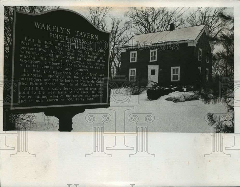 1976 Press Photo 1776-1976-- The Historic Wakeley Tavern along Wisconsin River- Historic Images