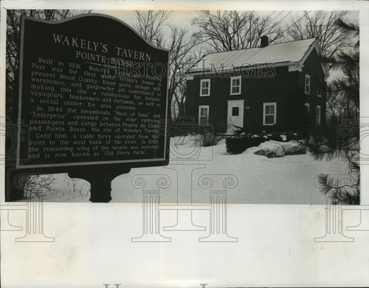 1976 Press Photo 1776-1976-- The Historic Wakeley Tavern along Wisconsin River- Historic Images