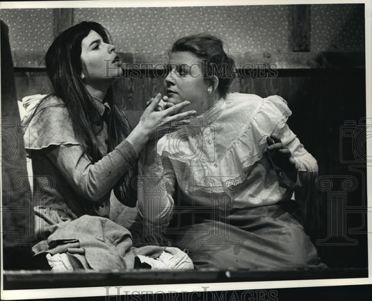 1991 Press Photo Sophomores acting out roles in the play The Miracle Worker- Historic Images