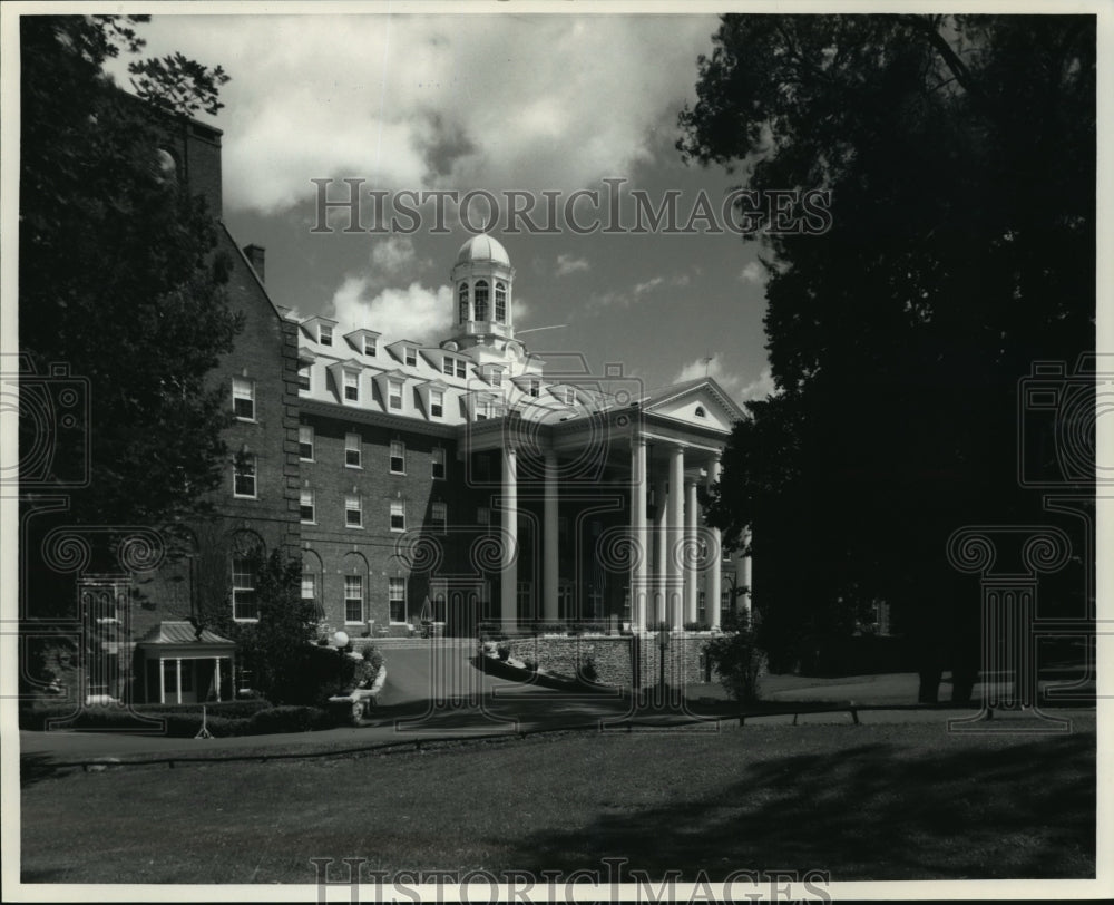 1986 Press Photo OTESAGA HOTEL--Cooperstown, New York State- Historic Images