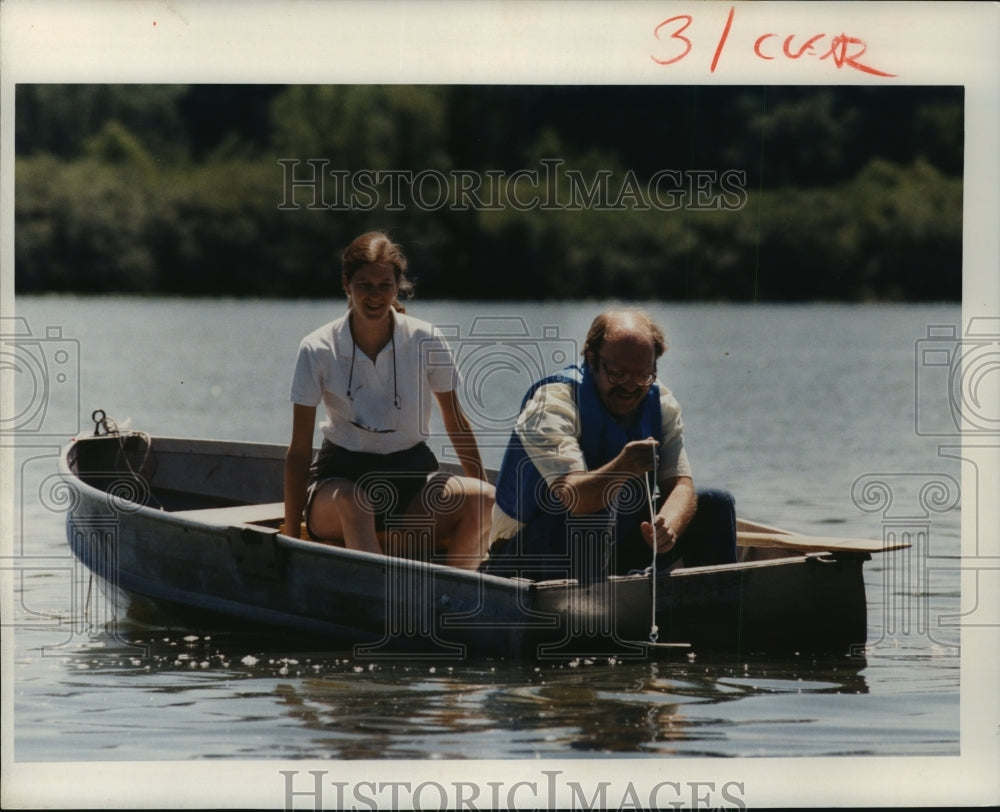 1985 Press Photo The DNR checks Madison, Wisconsin&#39;s, Lake Wingra- Historic Images