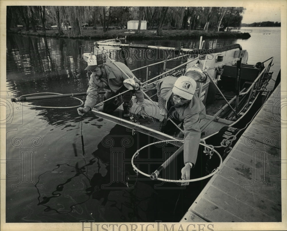 1984 Press Photo John boat used by the DNR of Wis. to shock for Lake surveys- Historic Images