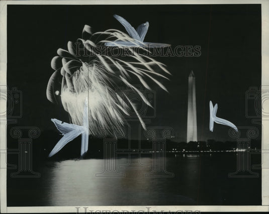 1933 Press Photo Fireworks in Washington DC sky, Franklin Roosevelt inaugurated- Historic Images