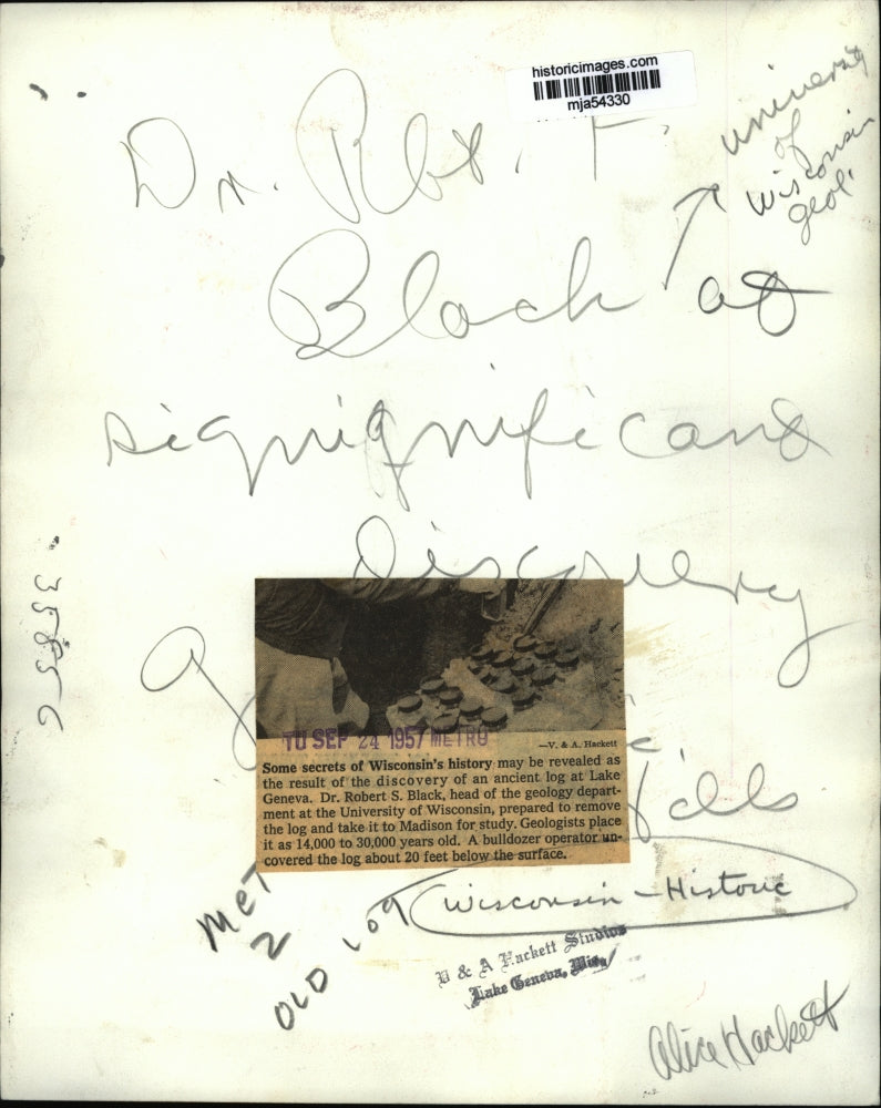 1957 Press Photo Geologist Dr. Robert Black Unearths Old Log At Lake Geneva